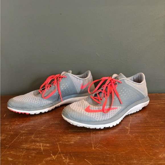 Women’s Nike Sneakers - Picture 2 of 3